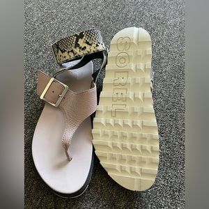 Sorel sandals Size 8